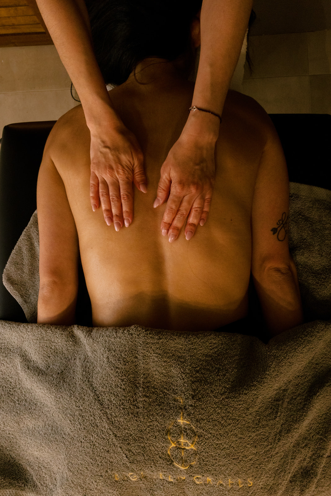 Premium back massage Naxos treatment in candle-lit suite